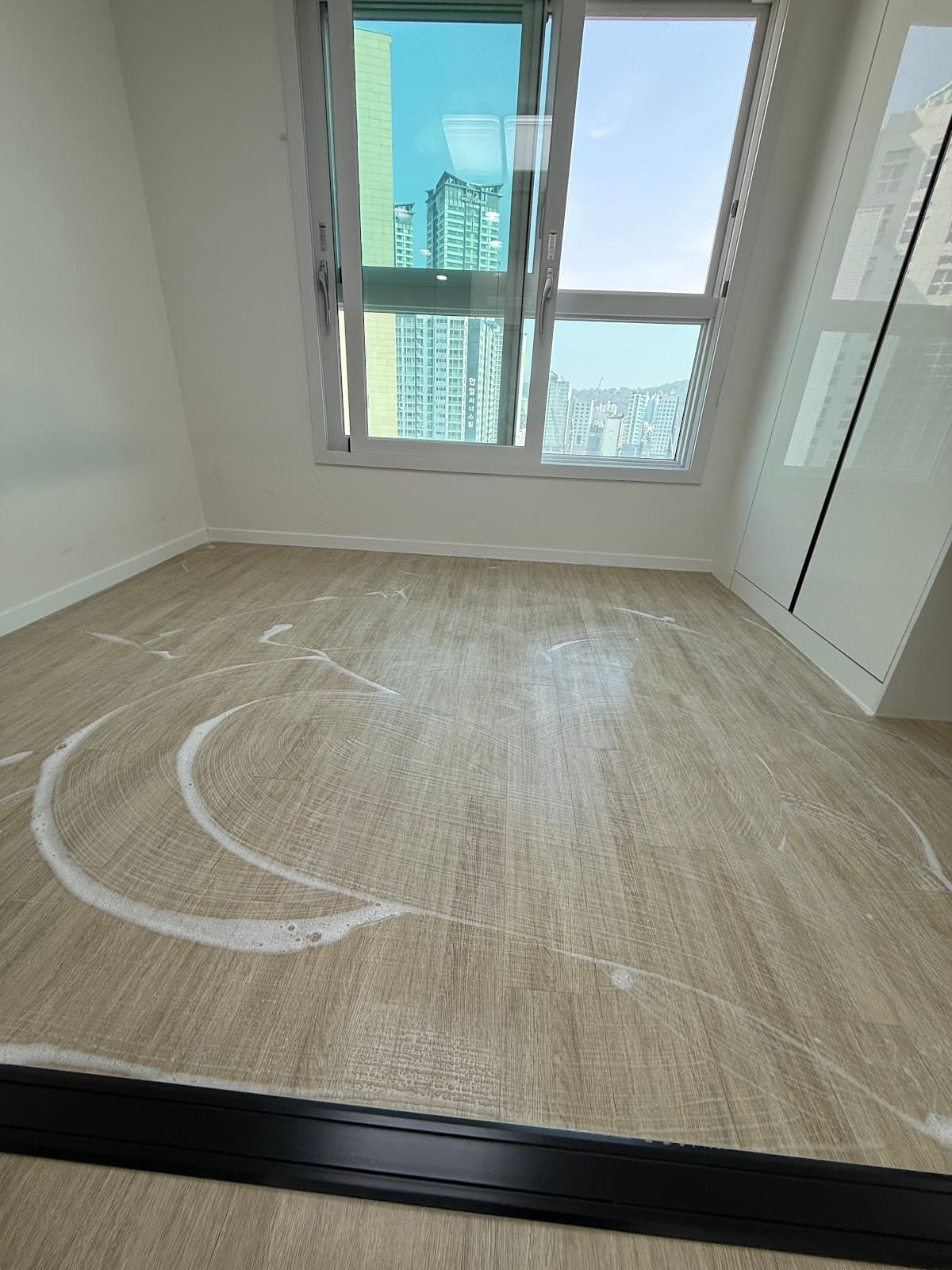 관악구 원룸 입주청소 바닥 버블청소 작업 사진 1
